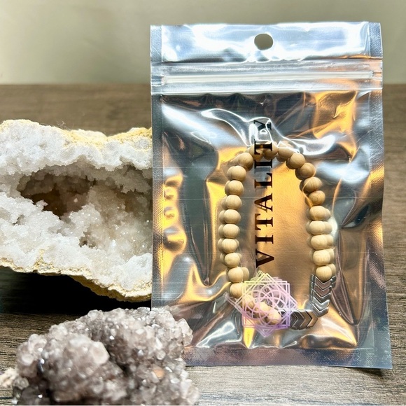 Vitality - Silver Sacred Arrow Wood Diffuser Bracelet - Picture 3 of 4